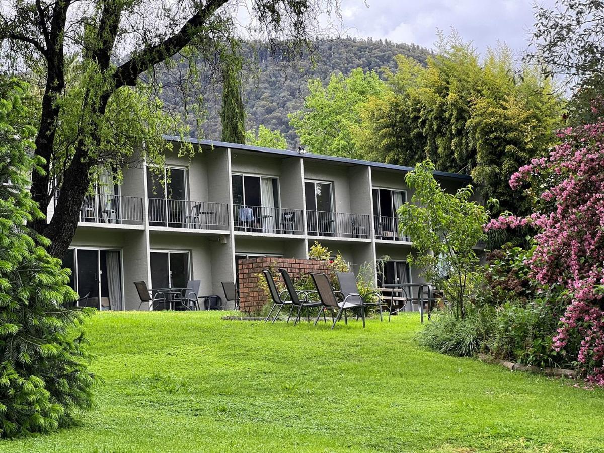 Riverbank Park Motel 2*
