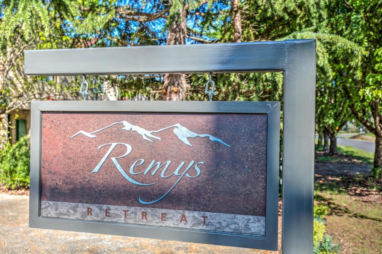 Remys Retreat * Bright