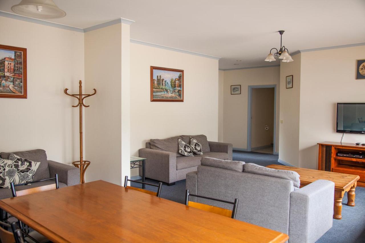 Cherry Lane Apartment *