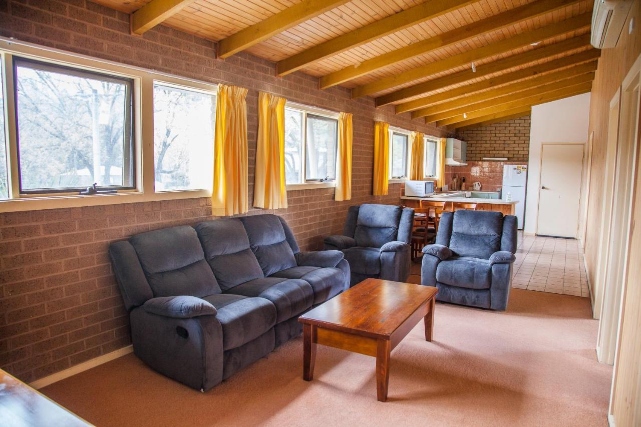 Cherry Lane Apartment Bright