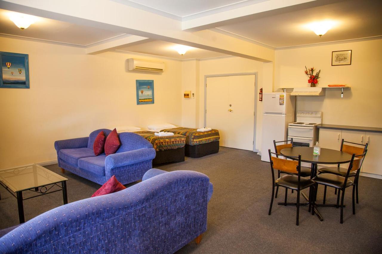 Cherry Lane Apartment Bright