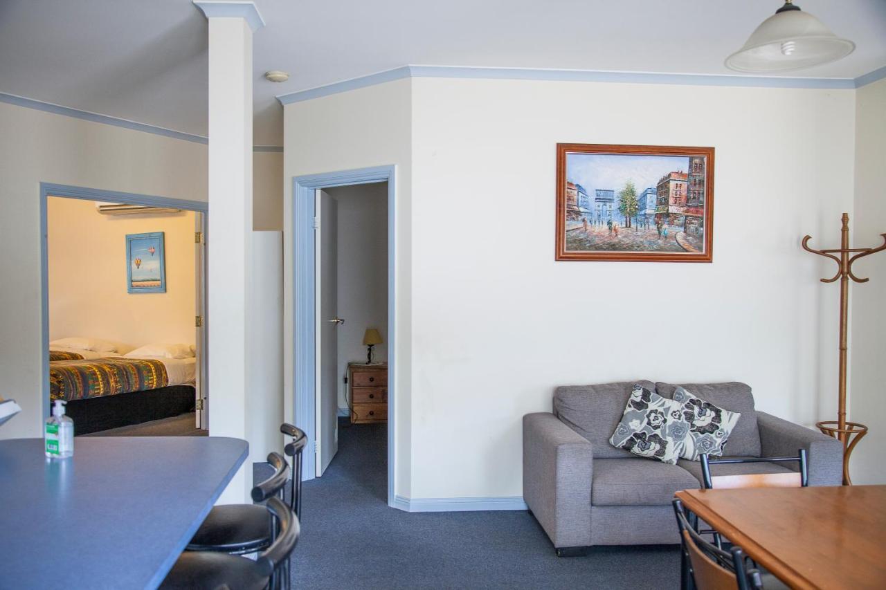 Cherry Lane Apartment *