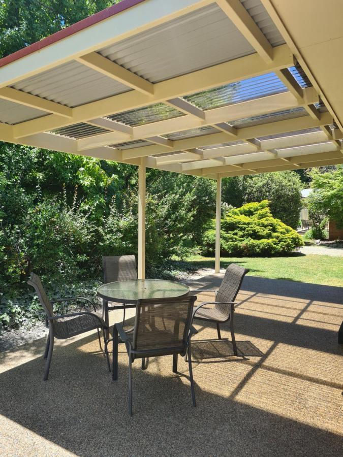 Redgum Retreat - Luxury Apartment Bright