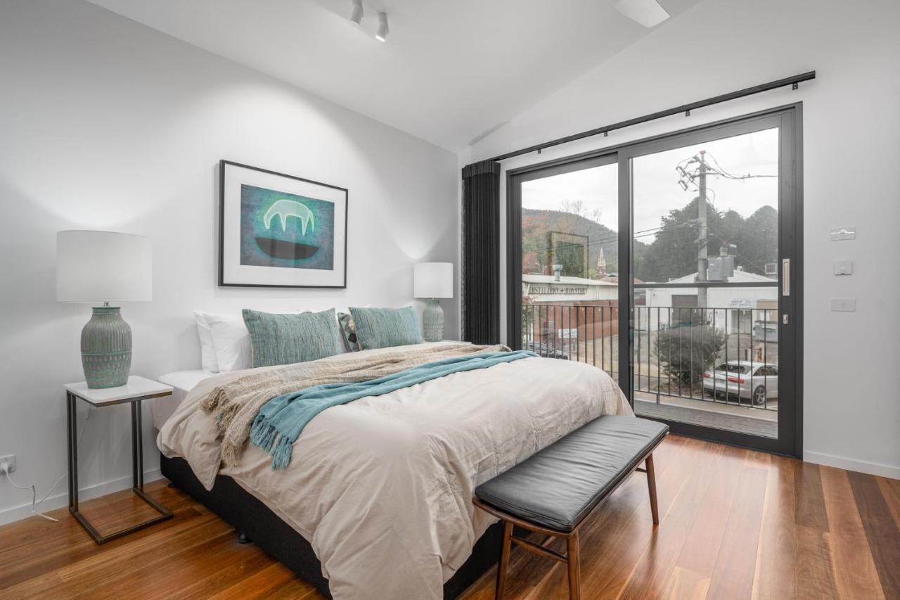 Olsen Penthouse - Art House Bright