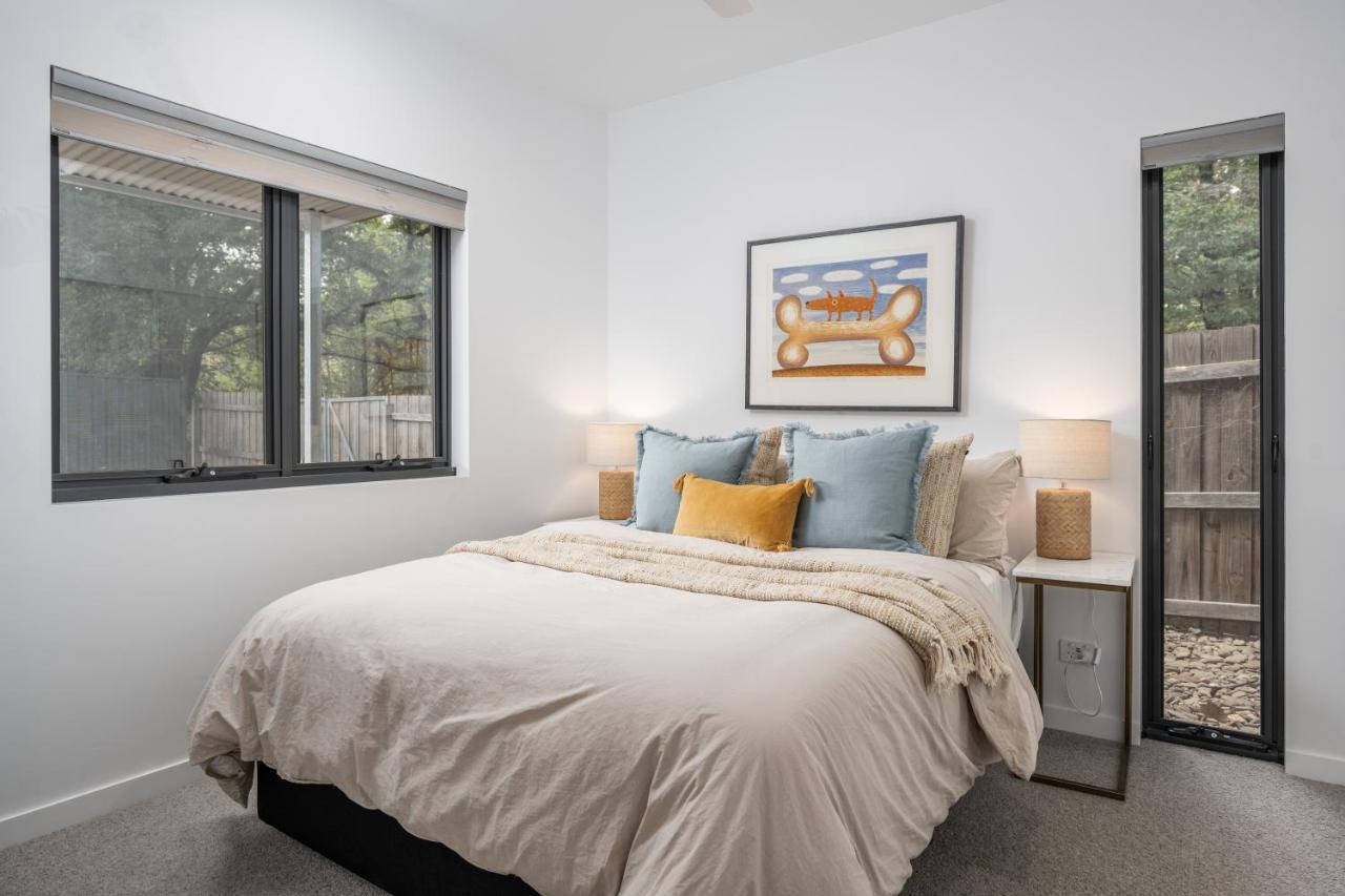 Reed Townhouse - Art House Apartment