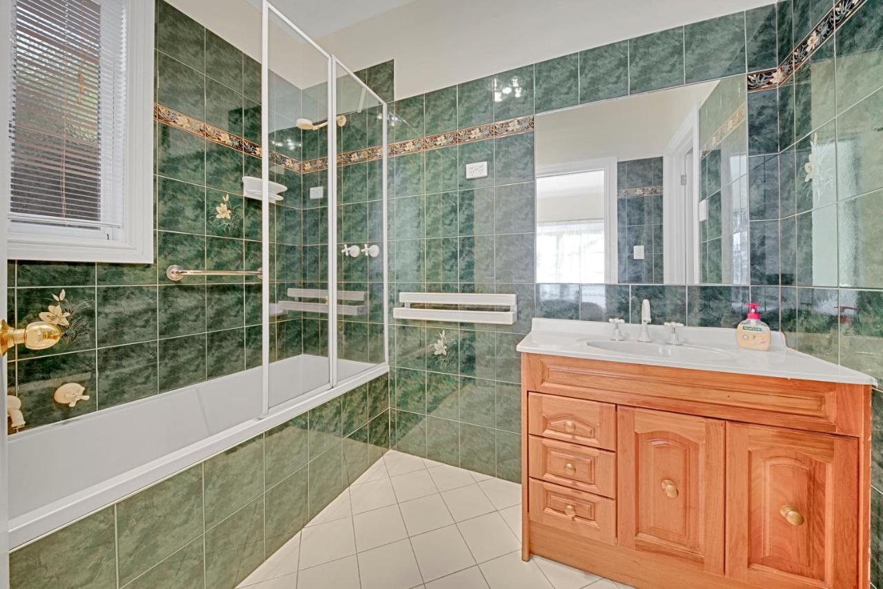 406 Back Porepunkah Road, *