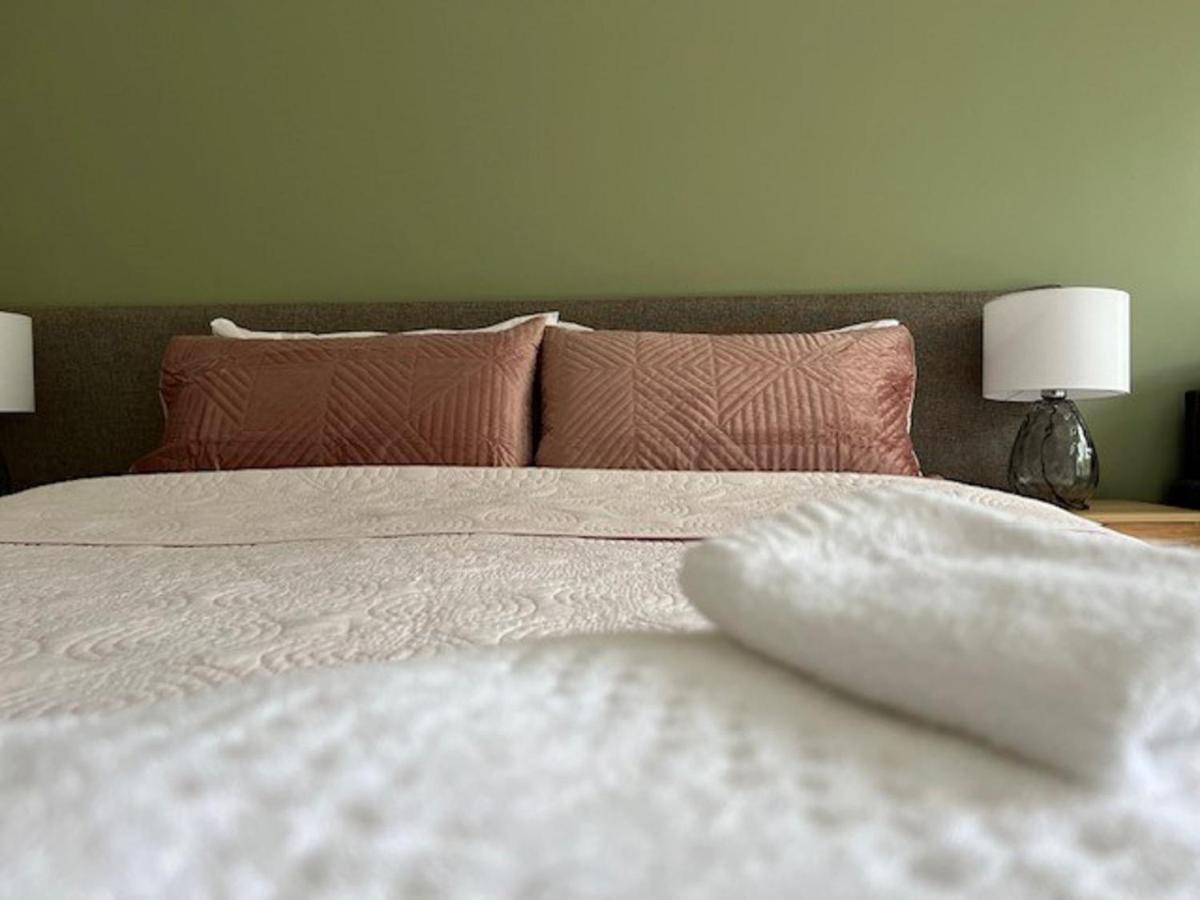 Riverbank Park Motel