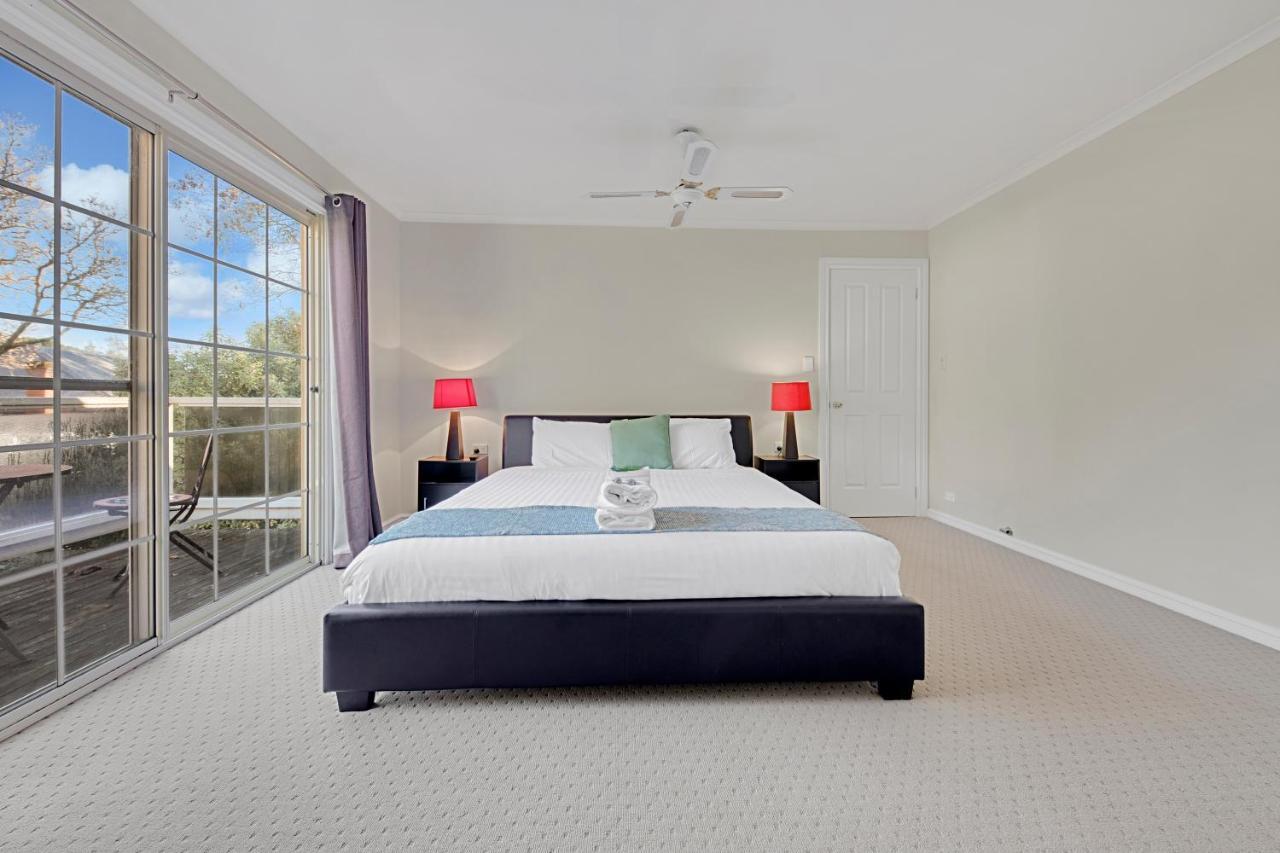 406 Back Porepunkah Road, Apartment