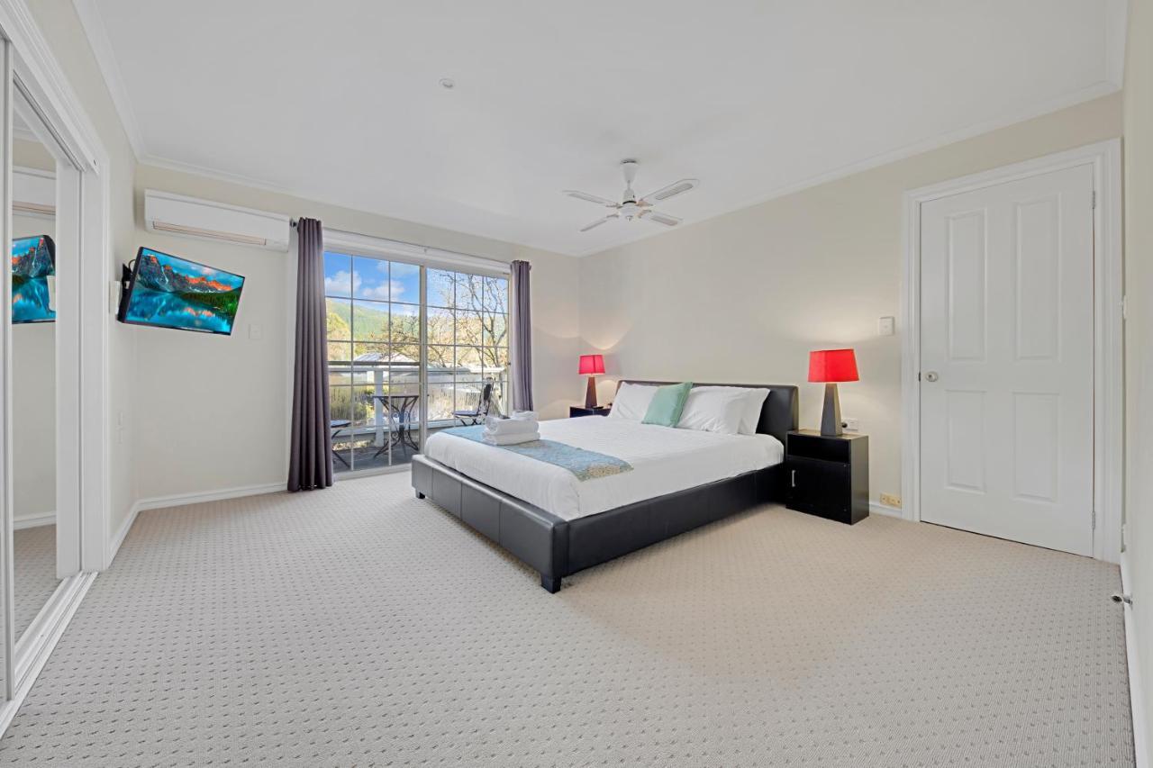 406 Back Porepunkah Road, Apartment