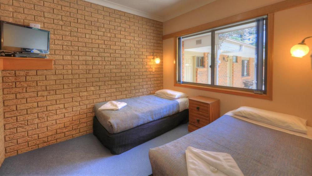 Barrass's John Motor Guest house Bright