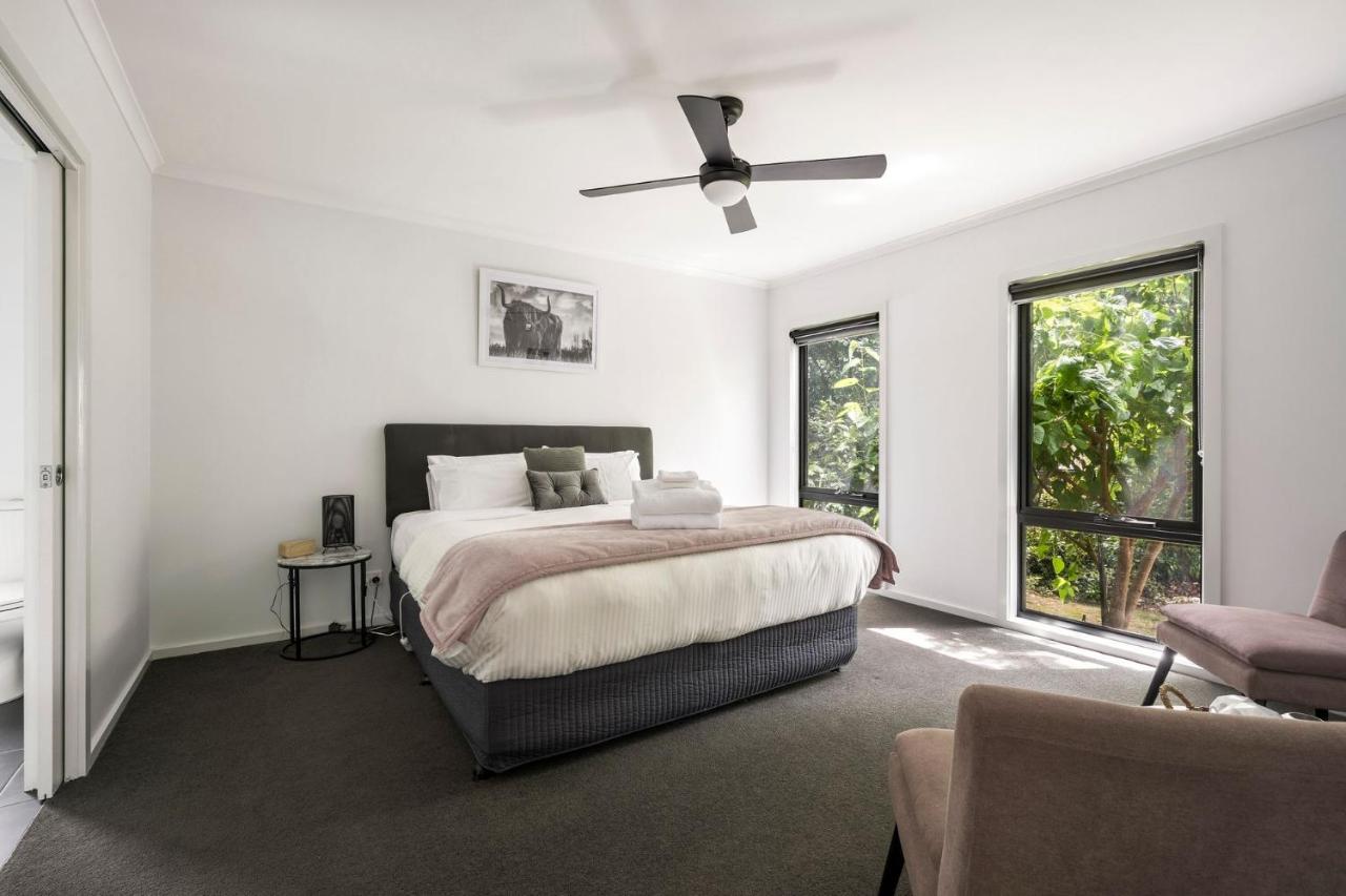 2 Minutes By Bike - On The Rail Trail Holiday home Bright
