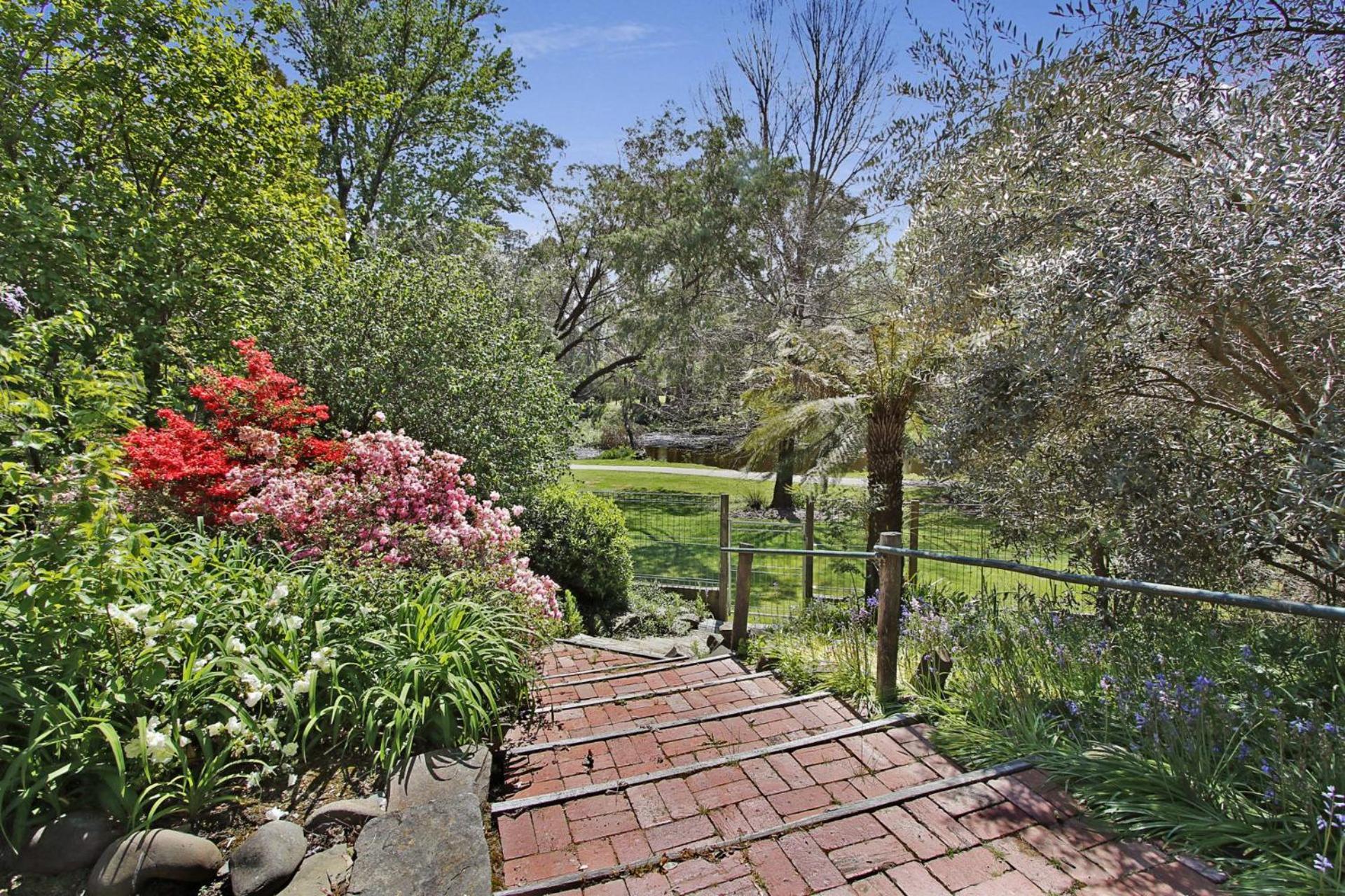 Warrina - Overlooks Ovens River And Five Minute Walk Into Town Holiday home *