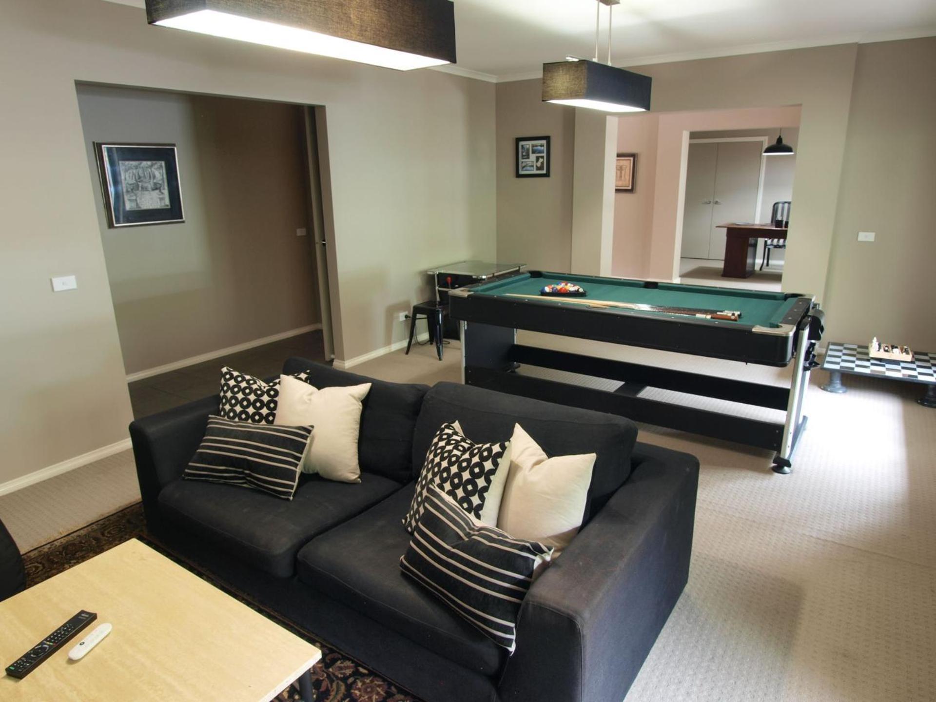 Collins Retreat - 4 Bedroom With Pool Holiday home