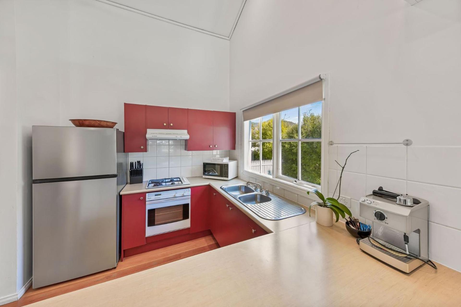 Holiday home Corinda - 4 Bedroom Pet Friendly Five Minute Walk To Town And Ovens River. *