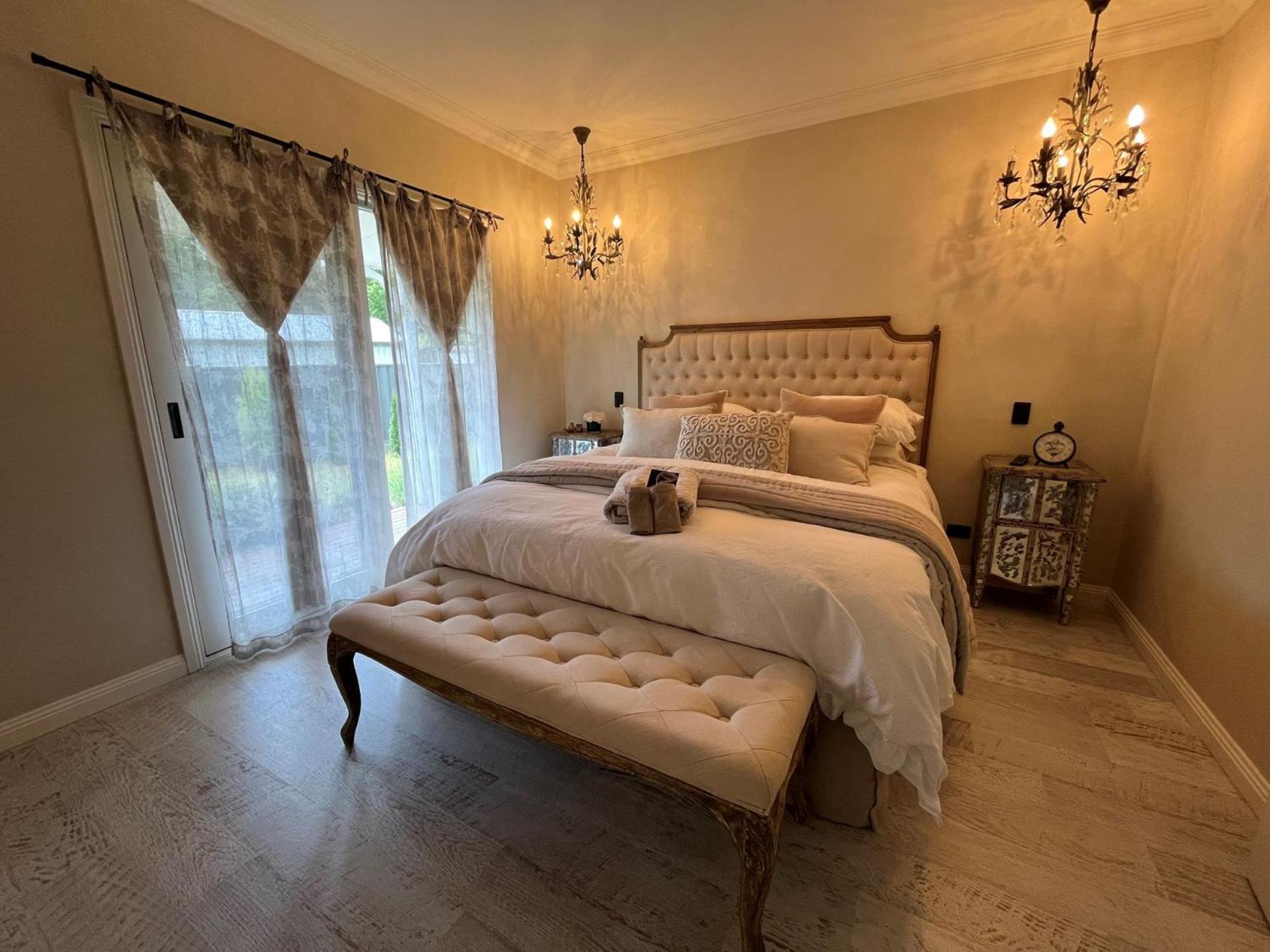 Collins - Luxury *