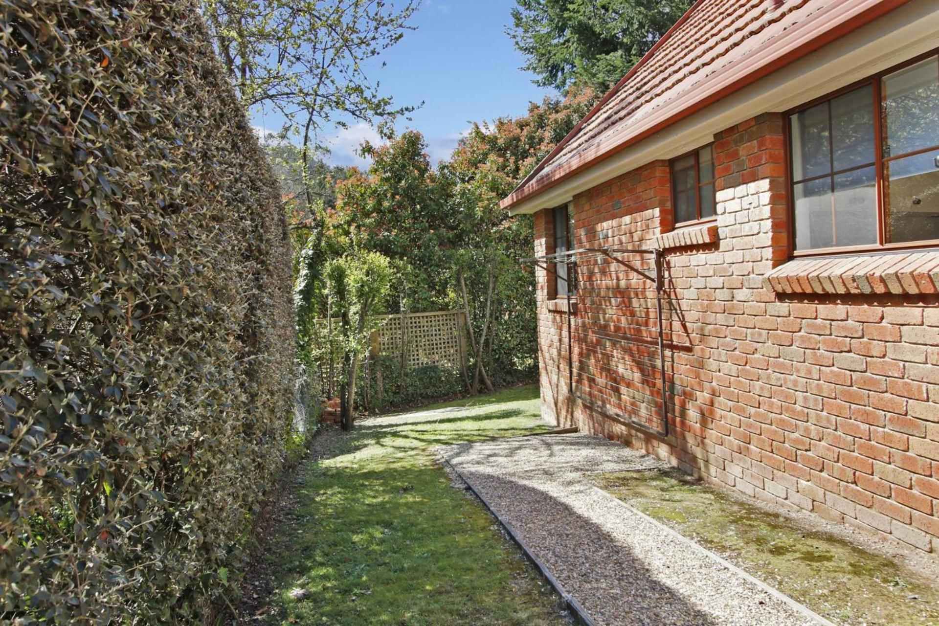 Cedar - Unit 3 Tudor Village Holiday home Bright