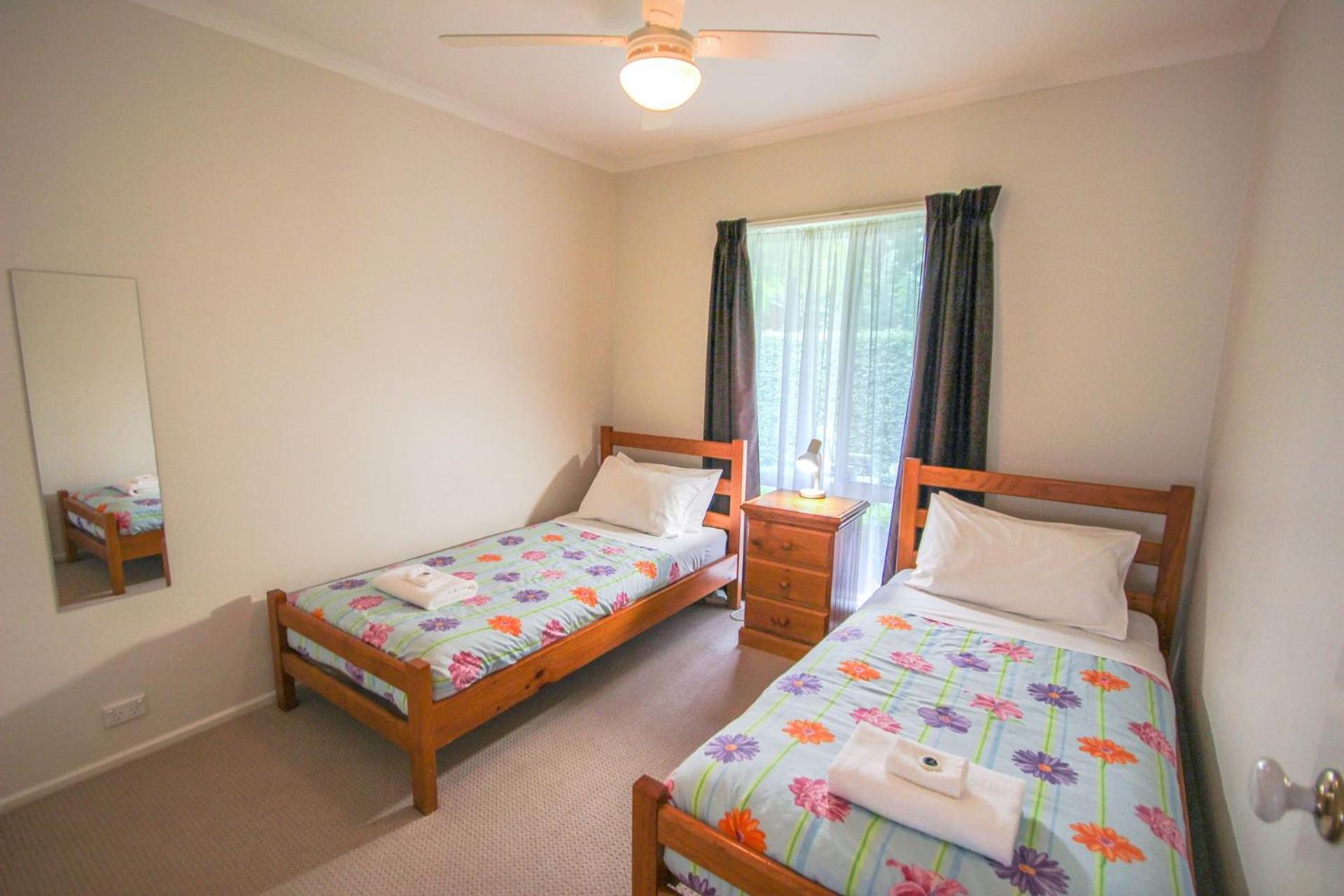 Silver Birches Village - Unit 2 Holiday home Bright