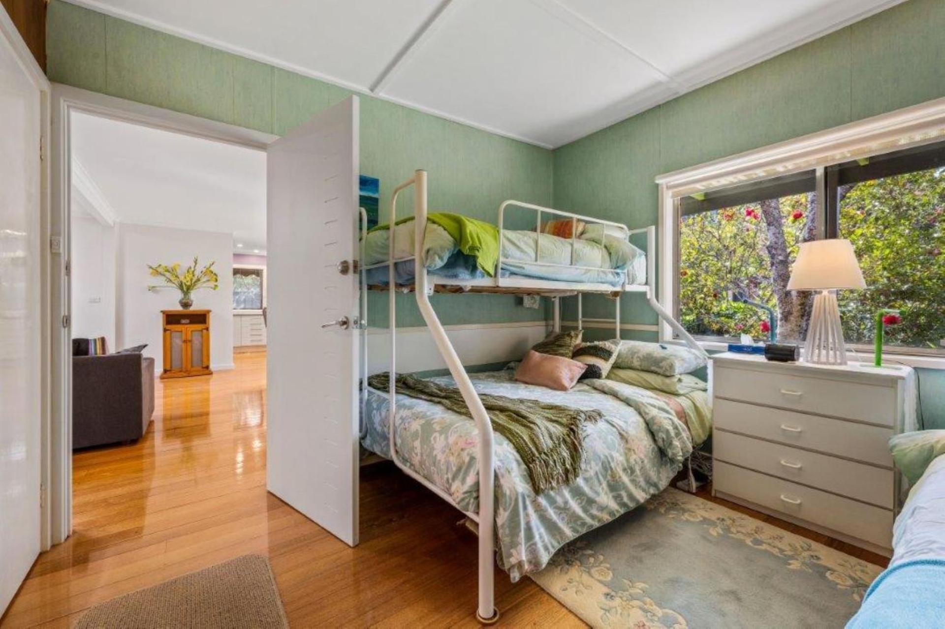 Roses On The River - An Absolute River Frontage Holiday home Bright