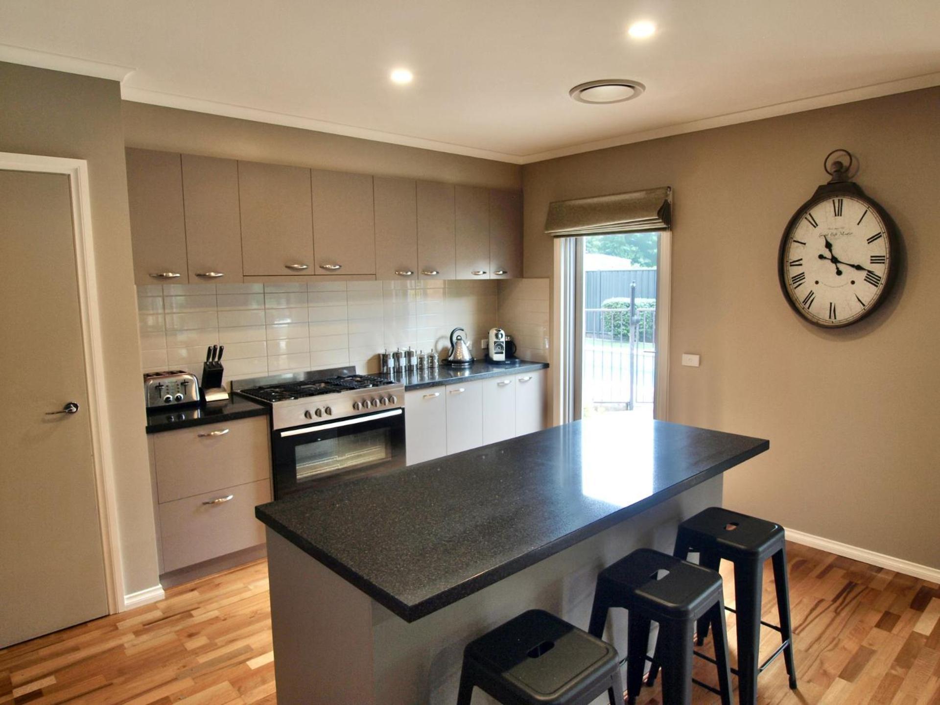 Holiday home Collins Retreat - 4 Bedroom With Pool Bright