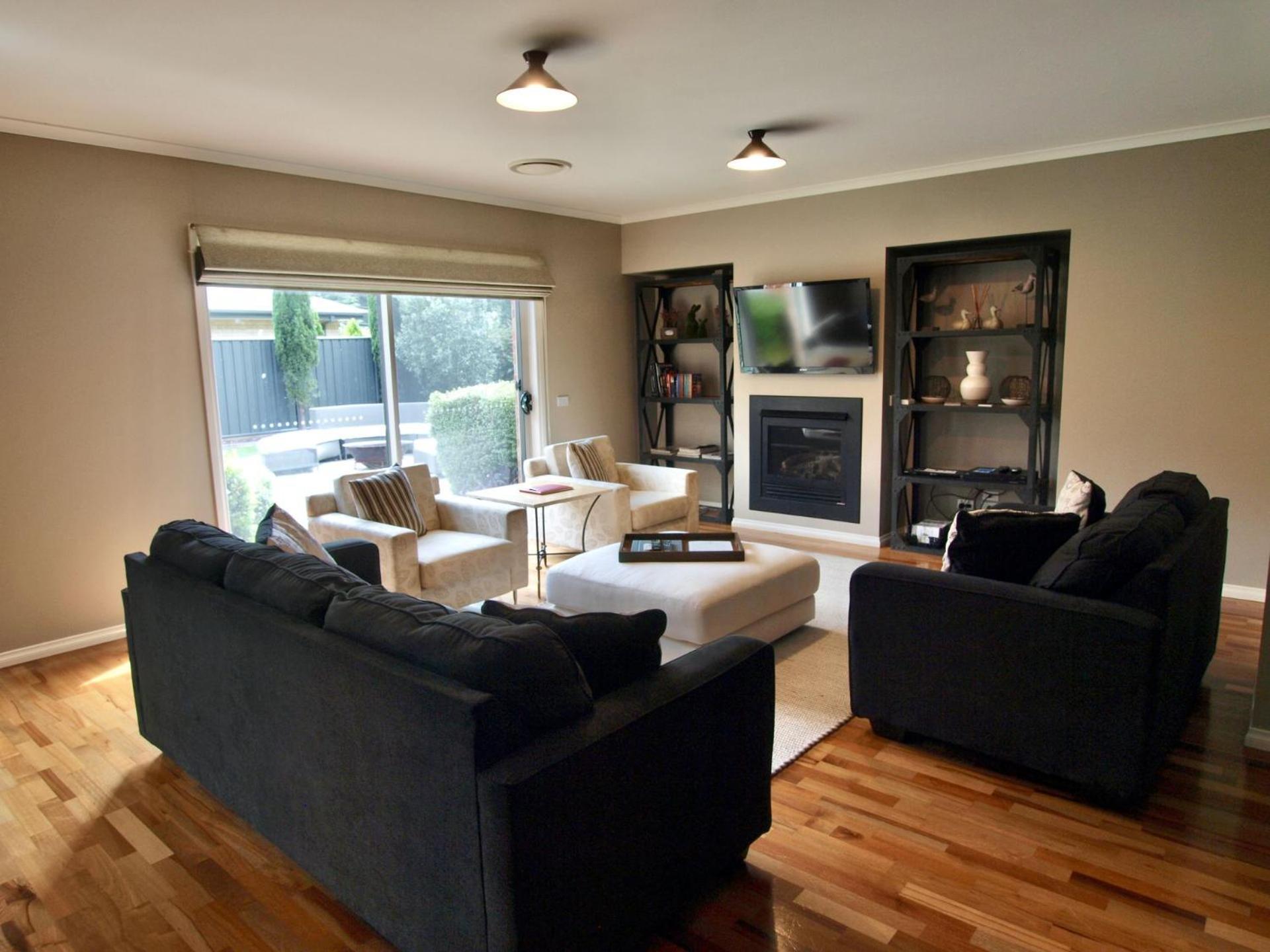 Collins Retreat - 4 Bedroom With Pool Holiday home