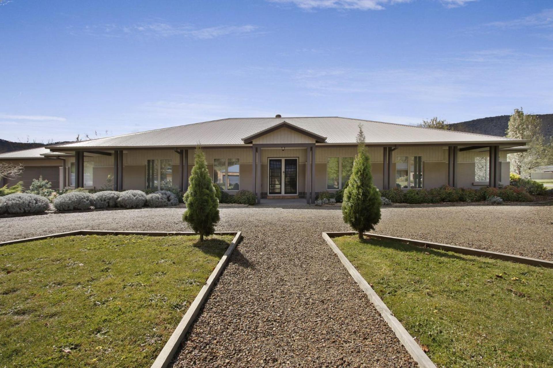 Collins Retreat - 4 Bedroom With Pool *
