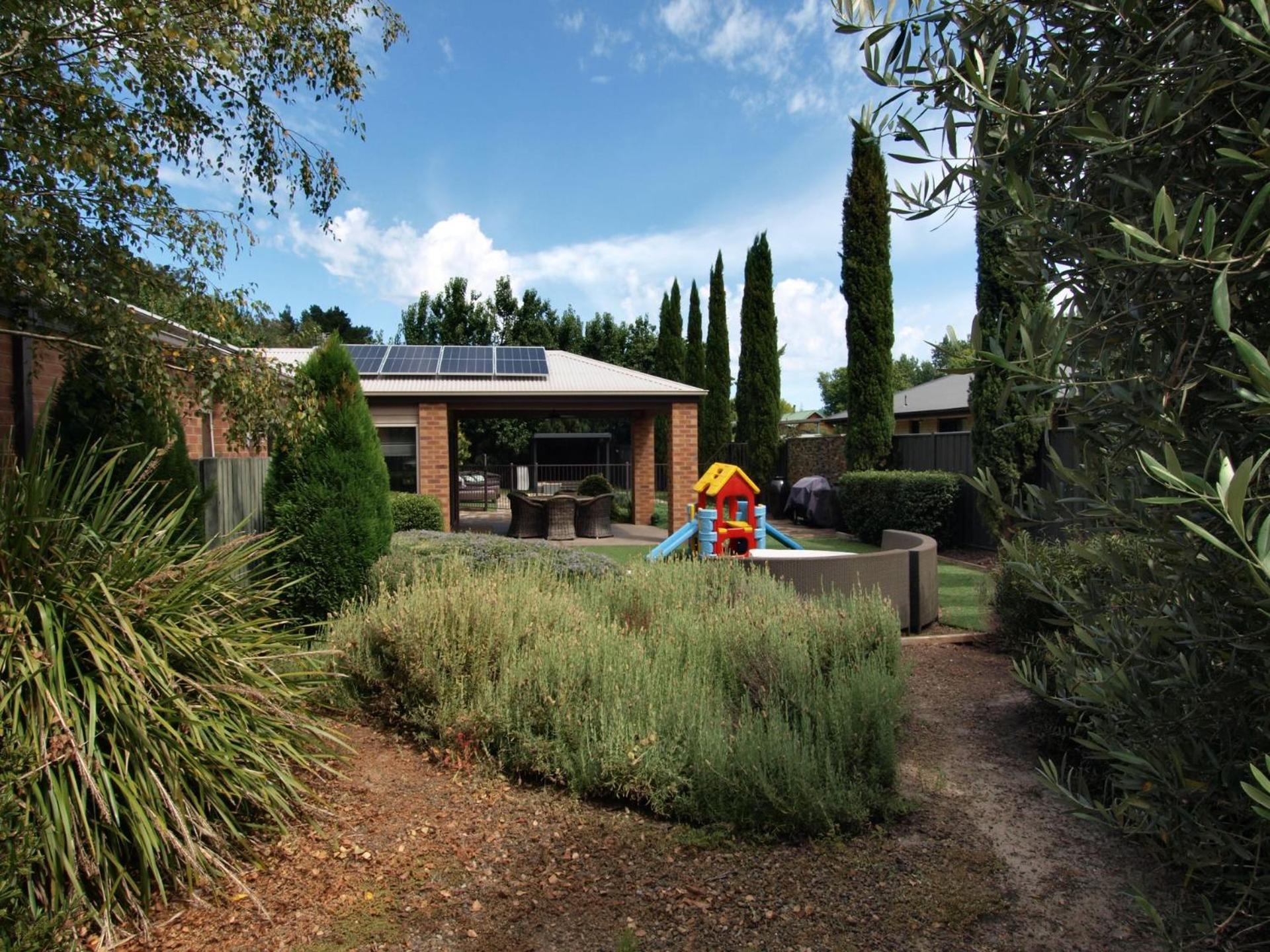 Collins Retreat - 4 Bedroom With Pool Bright