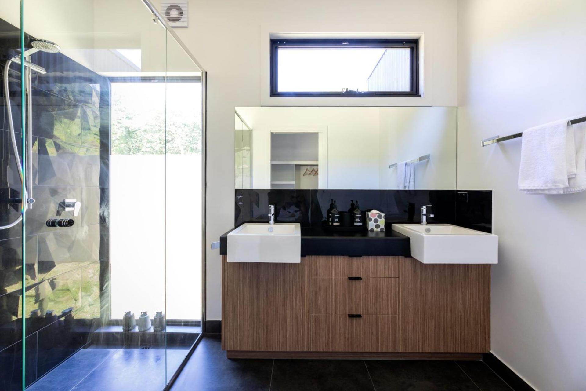 Balcony To Bogong - Modern House Minute Stroll To Town *