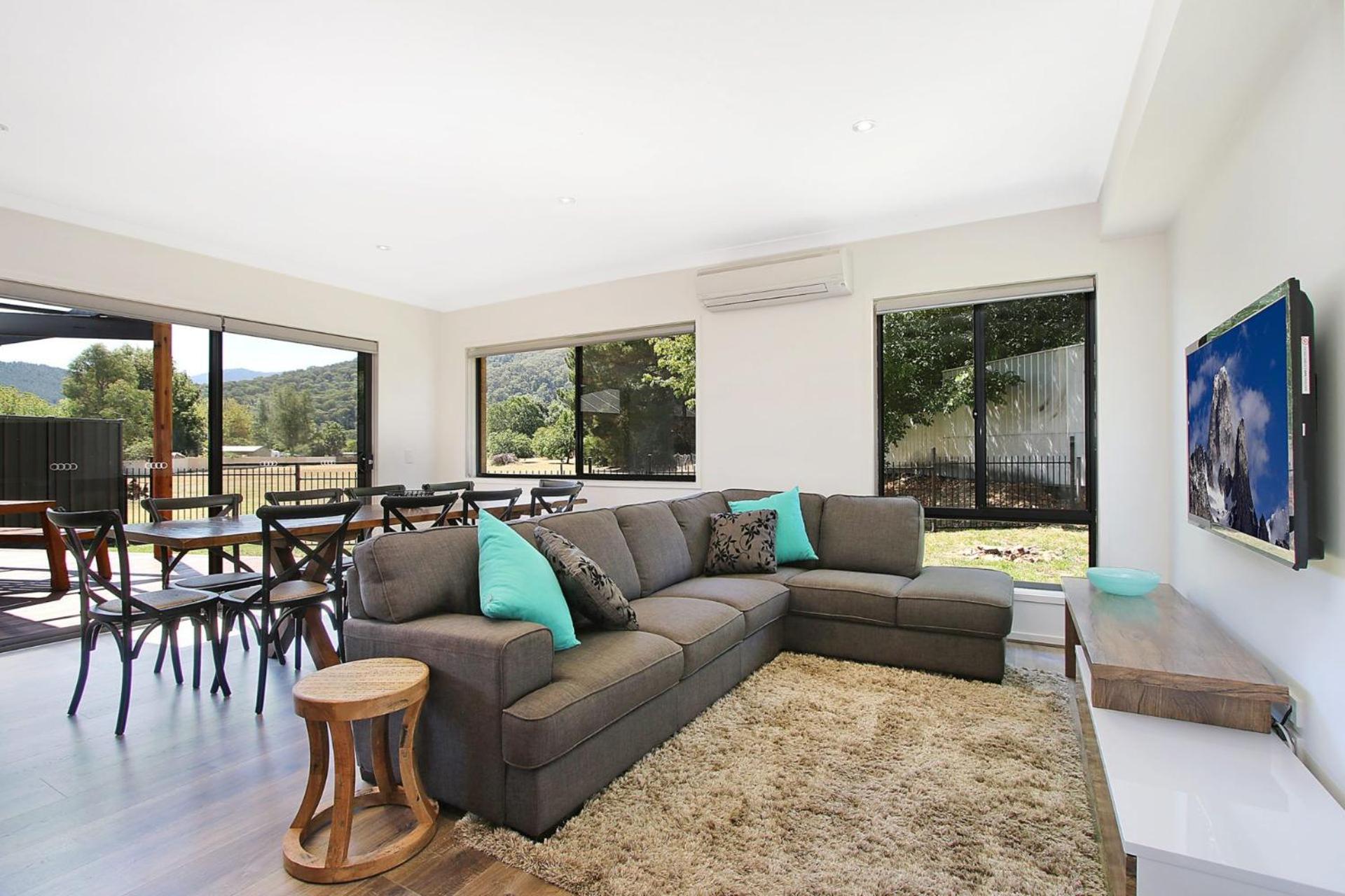 Alpine Knights Stylish Luxury Holiday home Bright