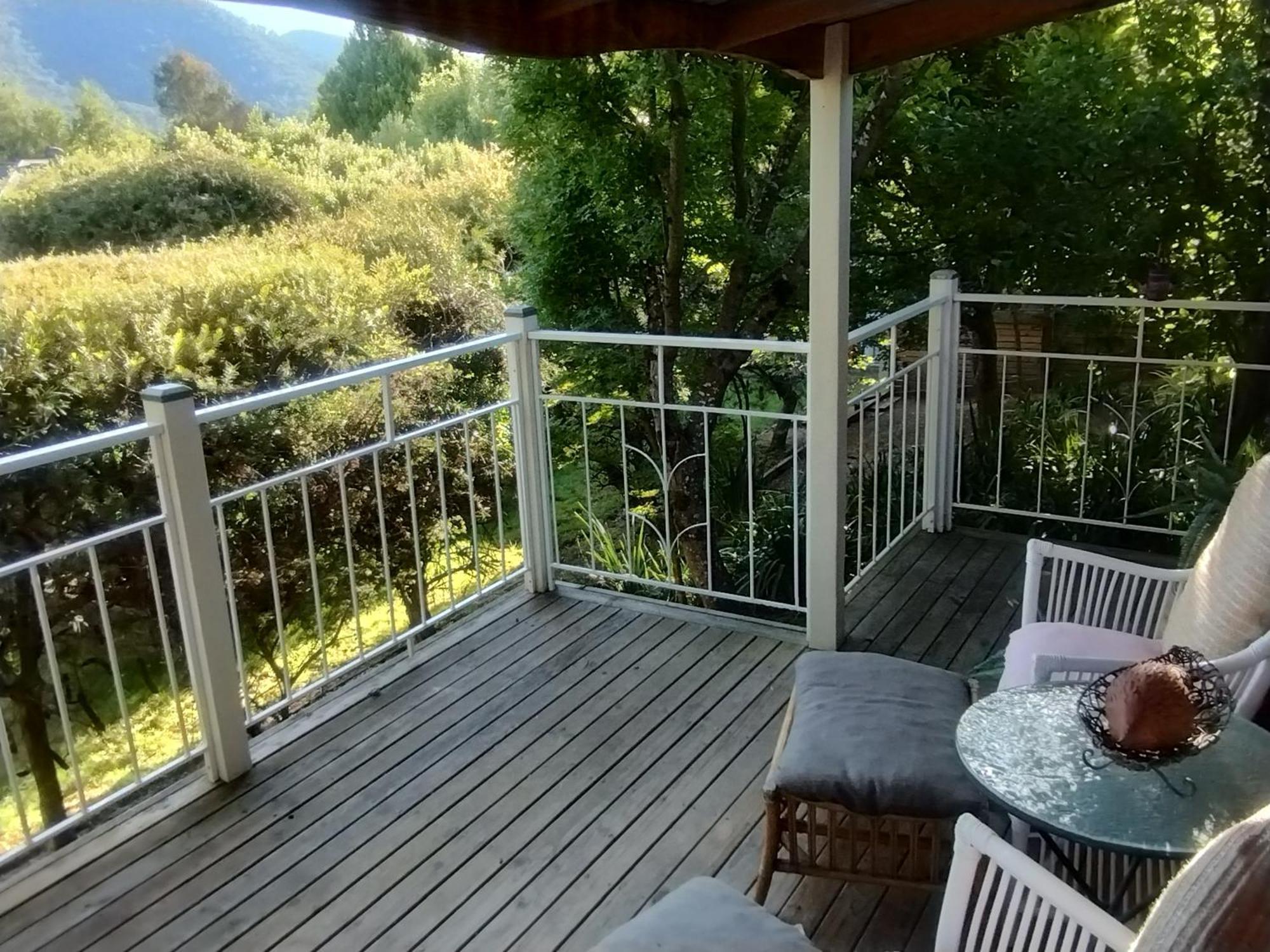Villa Bella Rouge Bright
