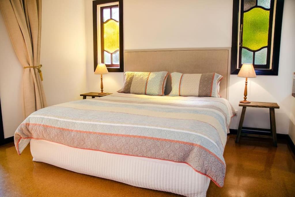 Villa Ashwood Bright