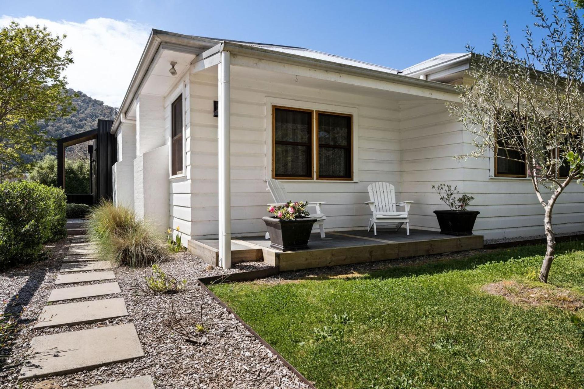One Holiday home Bright
