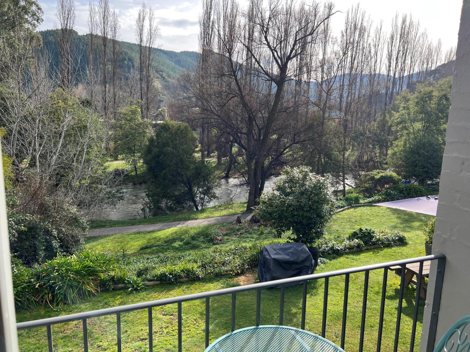 Riverbank Park Motel 2*