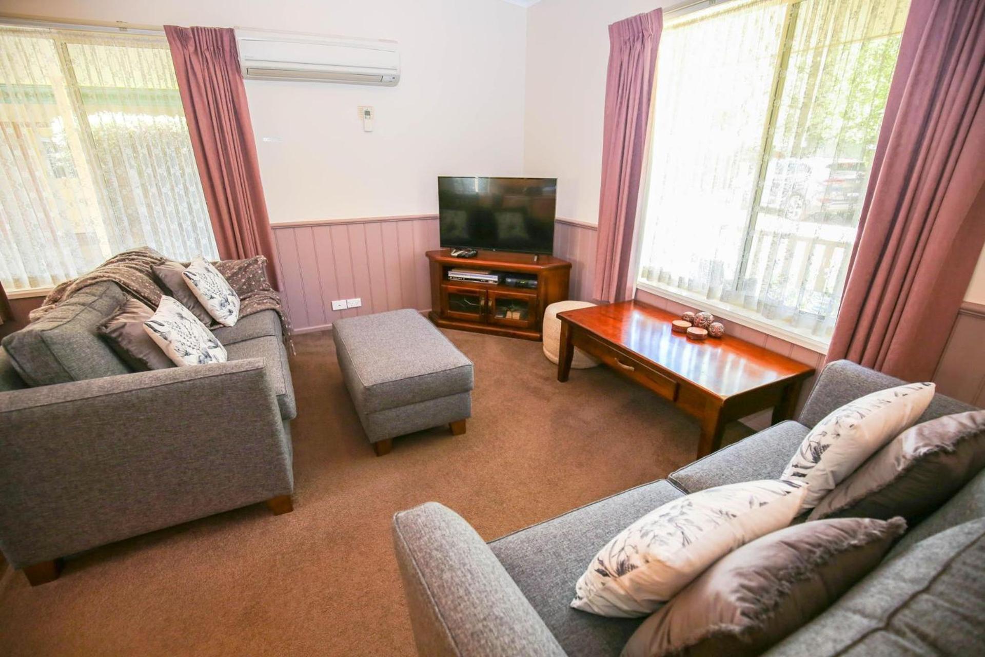 Silver Birches Village - Unit 7 Holiday home Bright