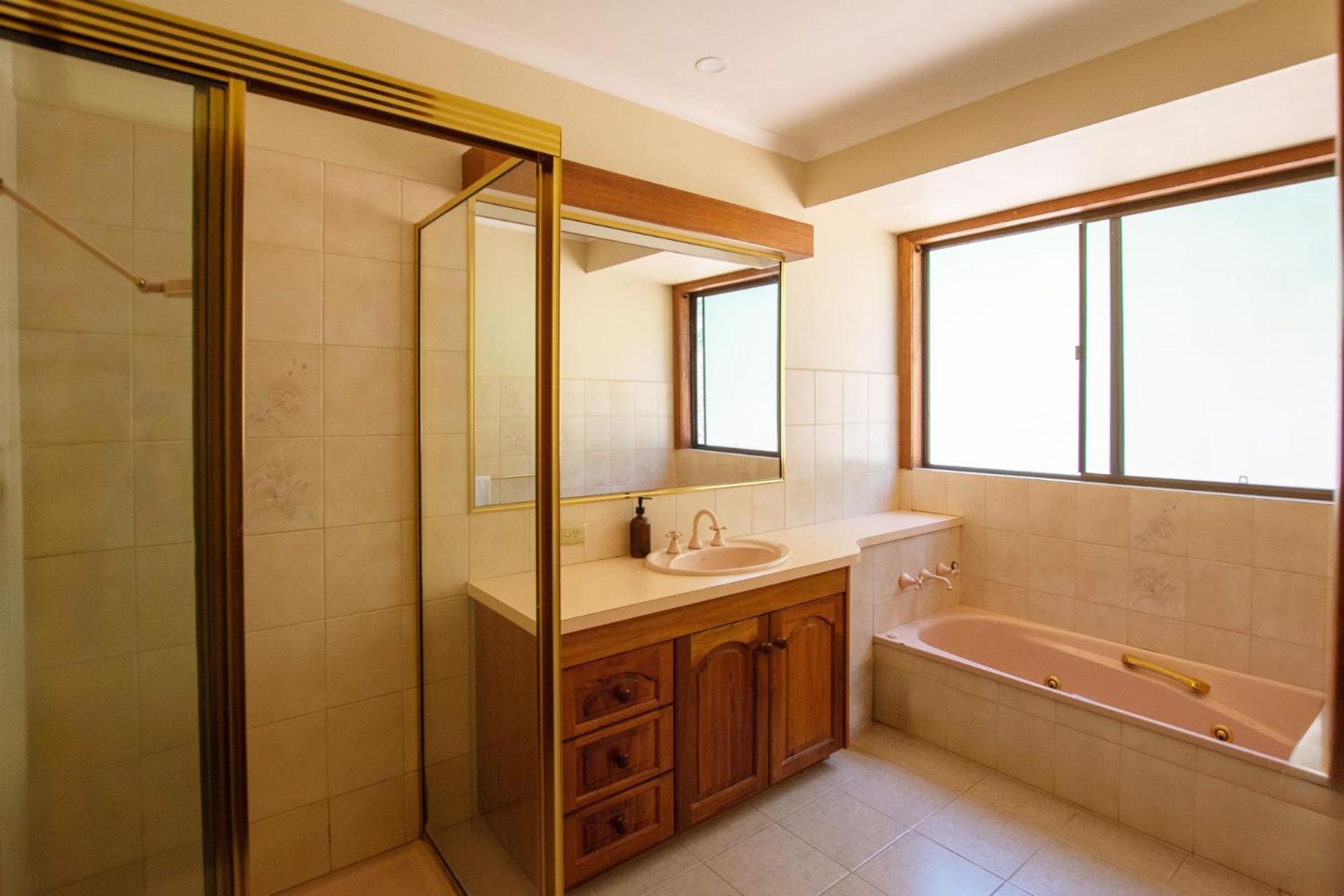 Delany - 6 Bedrooms * Bright