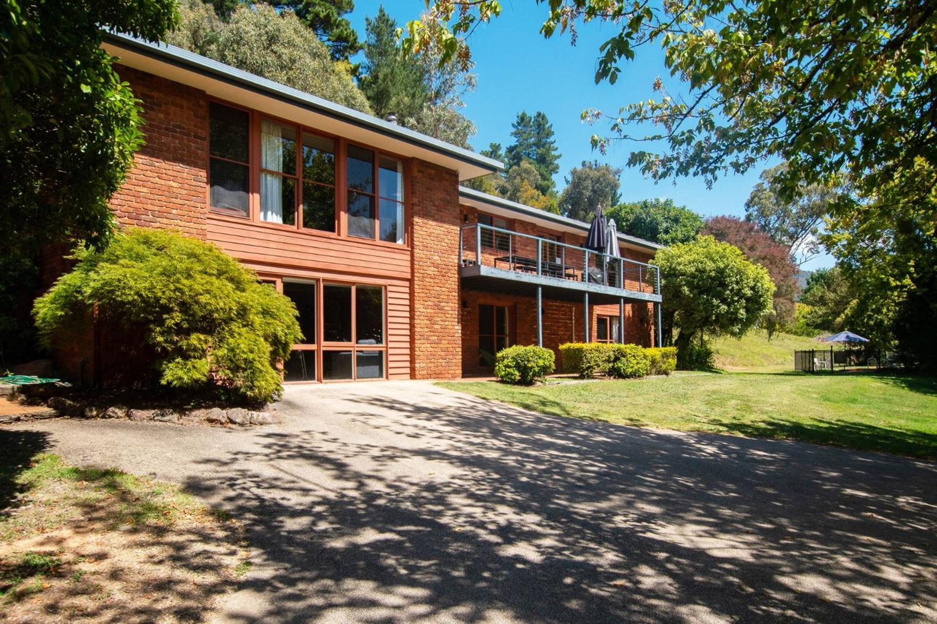 Delany - 5 Bedrooms Bright