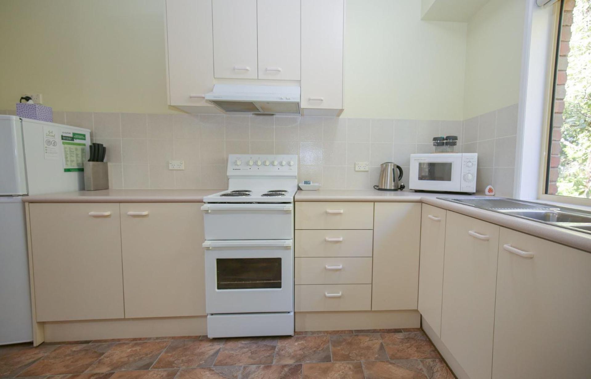 Silver Birches Village - Unit 10 Bright
