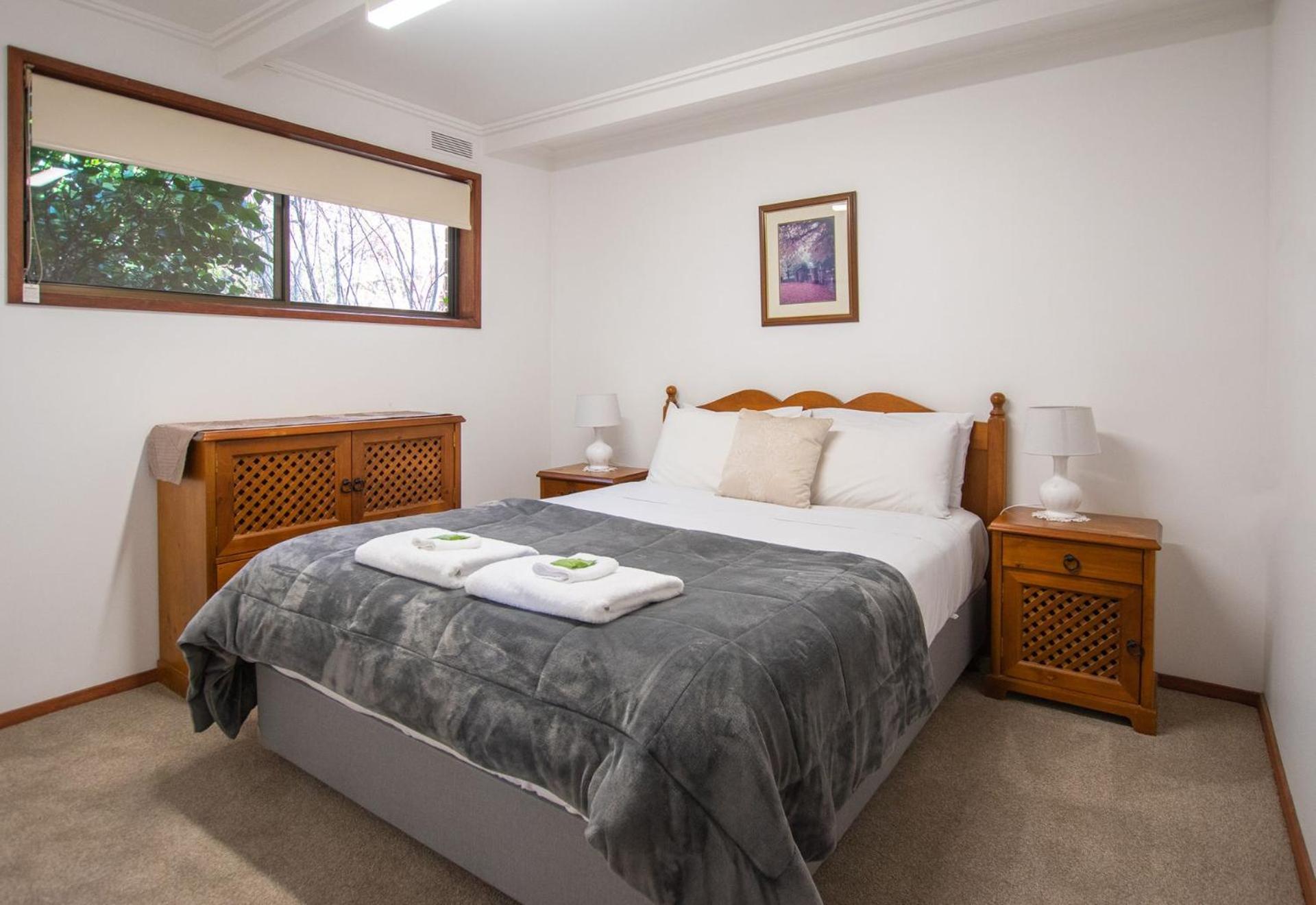Holiday home Warrina - Overlooks Ovens River And Five Minute Walk Into Town Bright