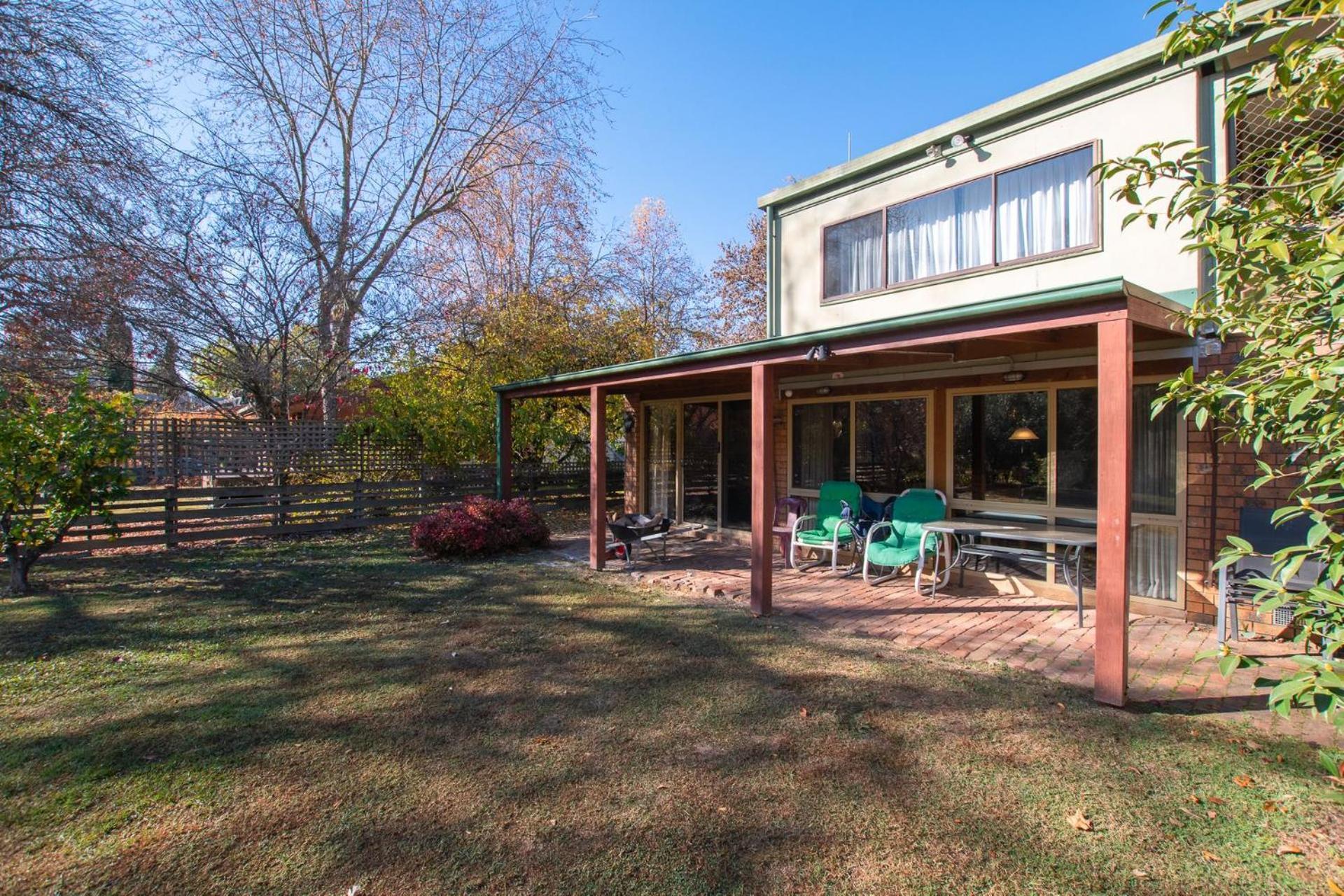 Warrina - Overlooks Ovens River And Five Minute Walk Into Town Holiday home *