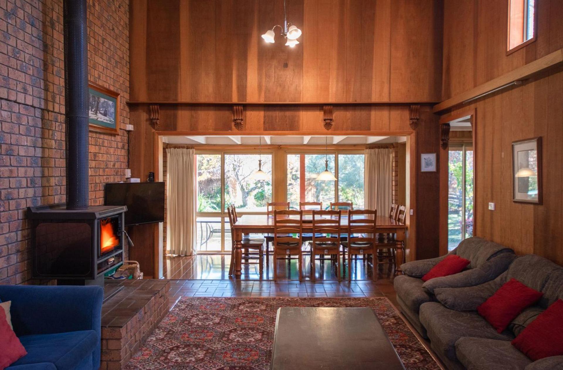 Holiday home Warrina - Overlooks Ovens River And Five Minute Walk Into Town Bright