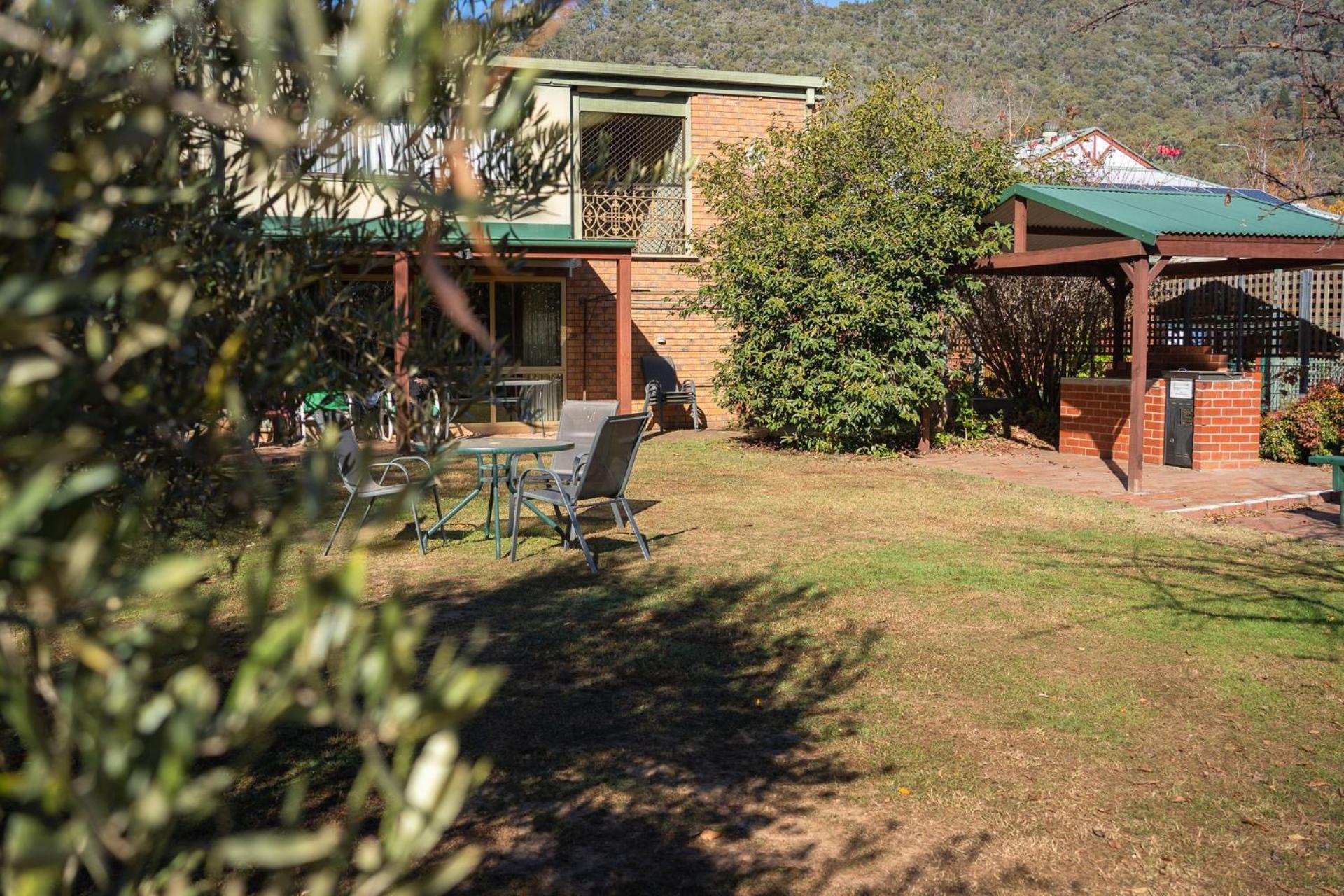 Warrina - Overlooks Ovens River And Five Minute Walk Into Town