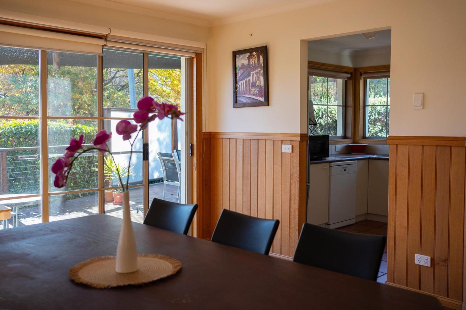 9a Woodlands Grove * Bright