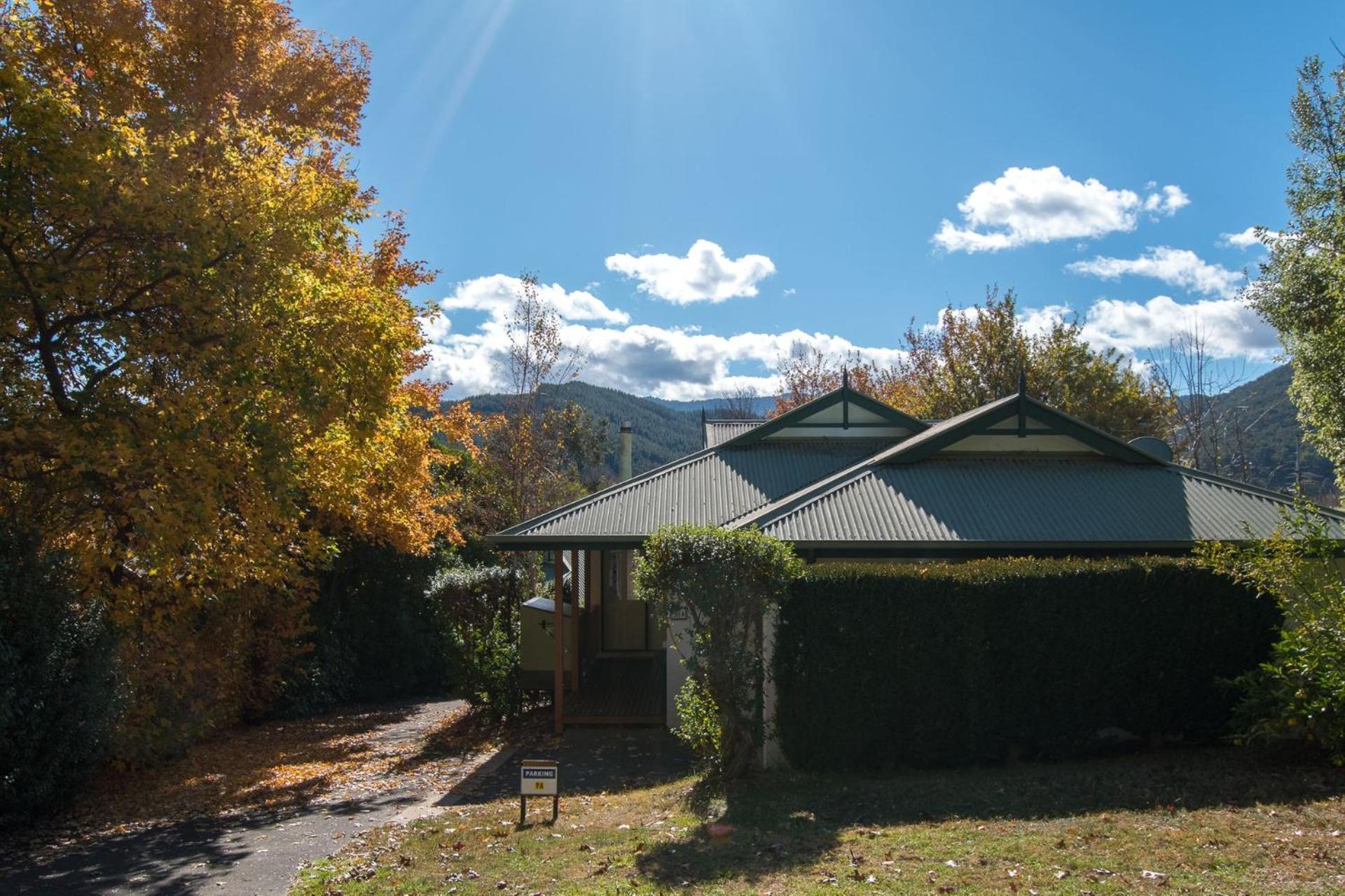 9a Woodlands Grove *