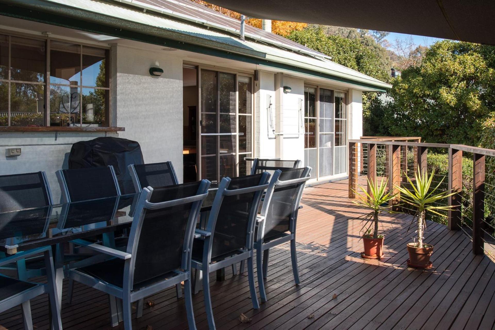 9a Woodlands Grove * Bright