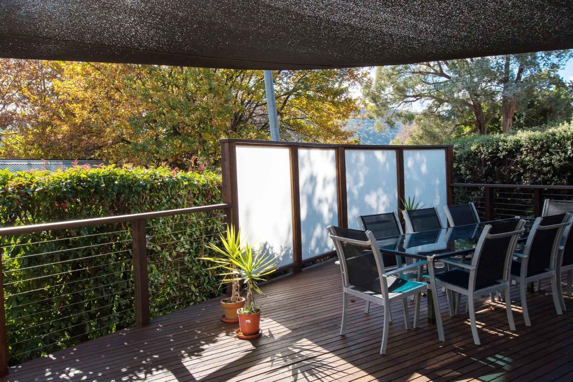 9a Woodlands Grove * Bright