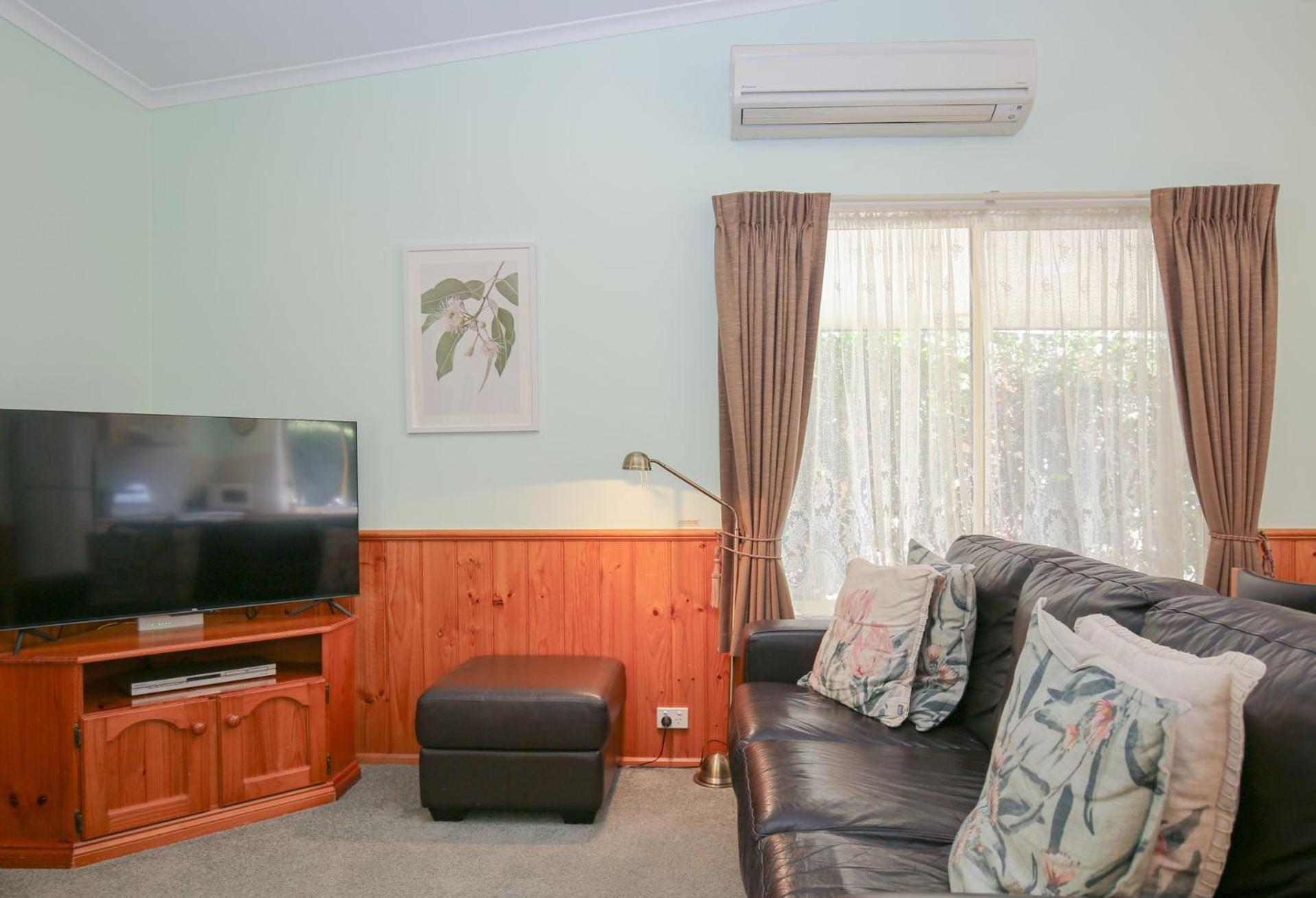 Silver Birches Village - Unit 3 Holiday home Bright