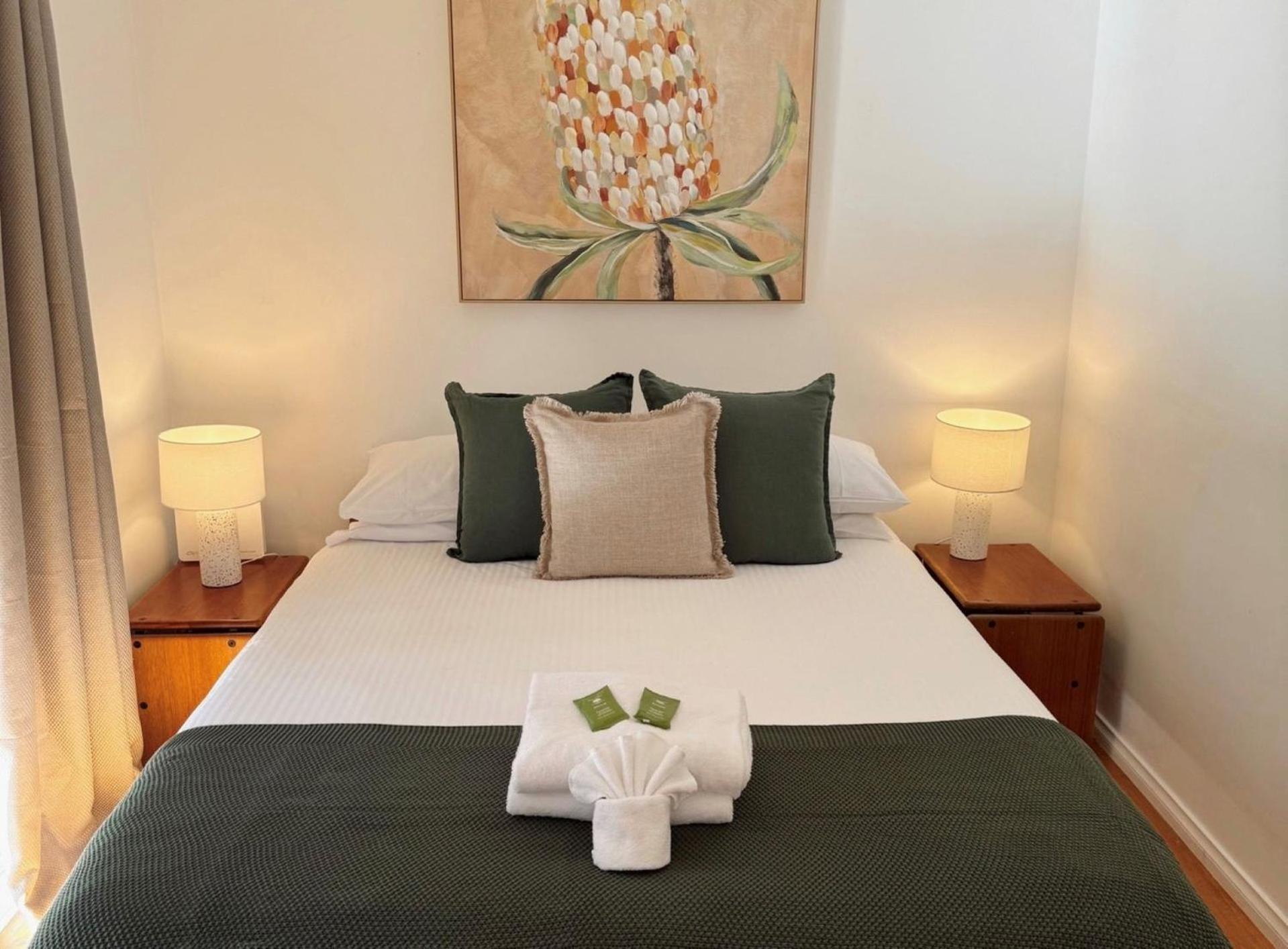 Corinda - 4 Bedroom Pet Friendly Five Minute Walk To Town And Ovens River. Bright