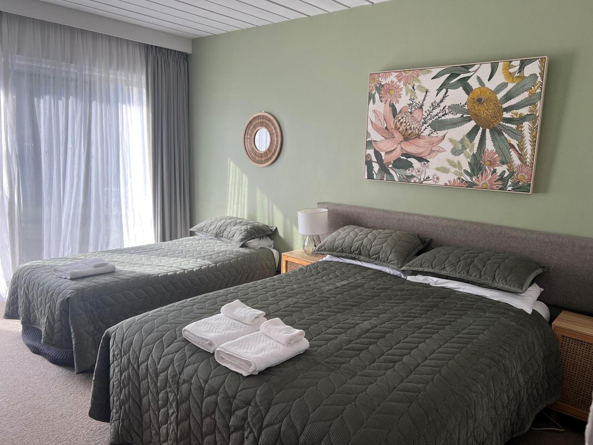Riverbank Park Motel