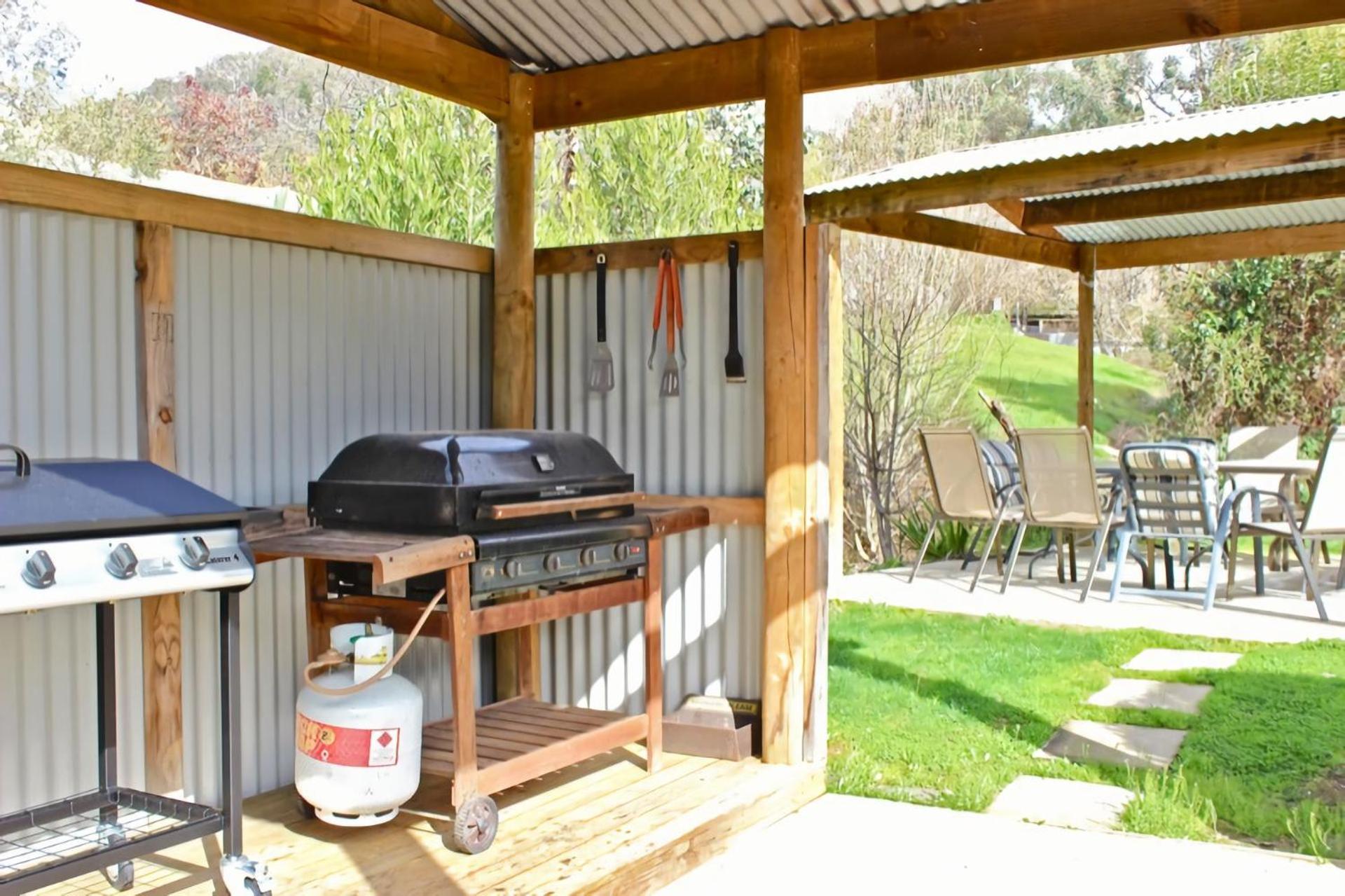 Homestay Cedar Units - 3 Bright