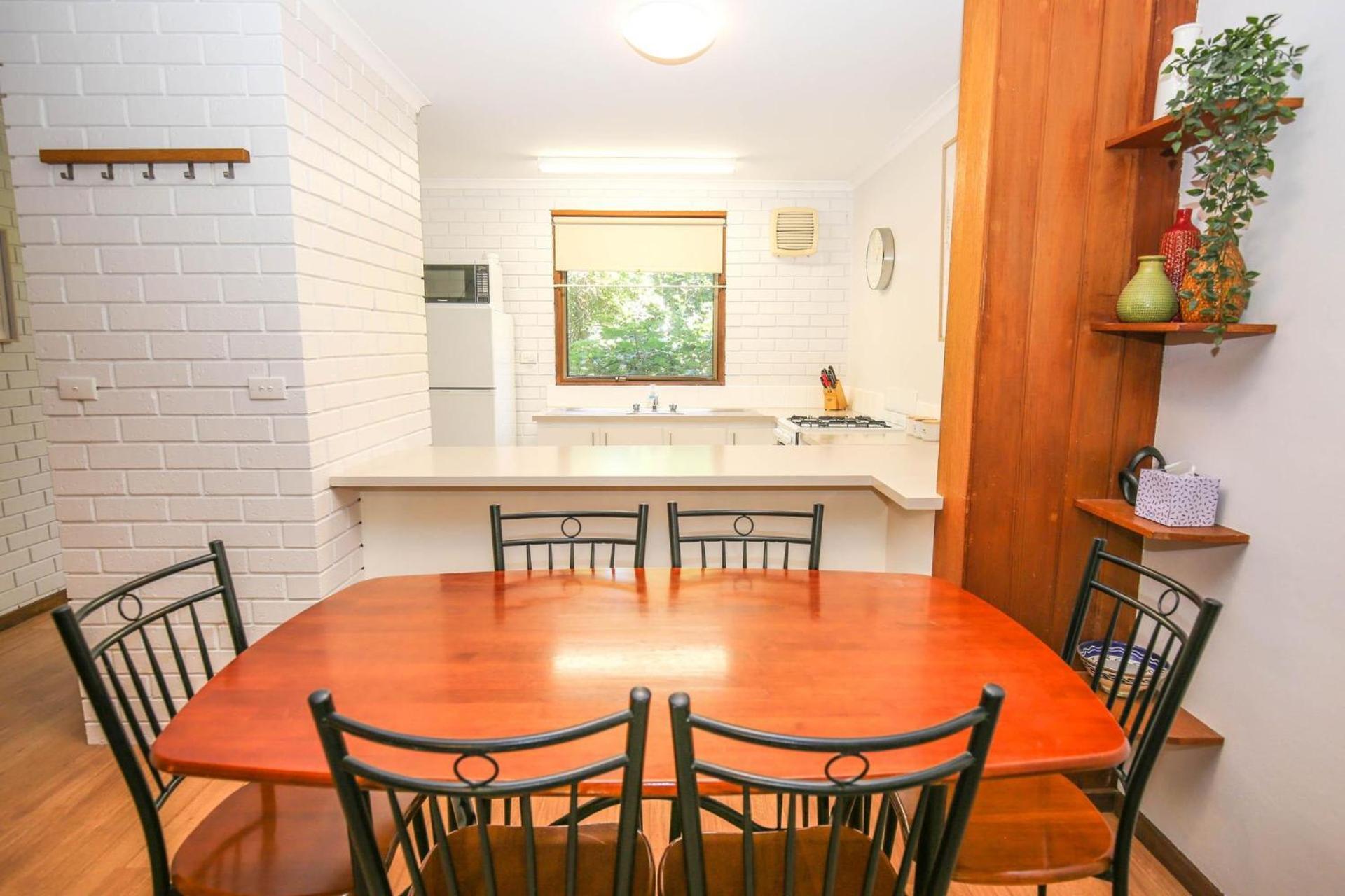 Homestay Cedar Units - 3 Bright