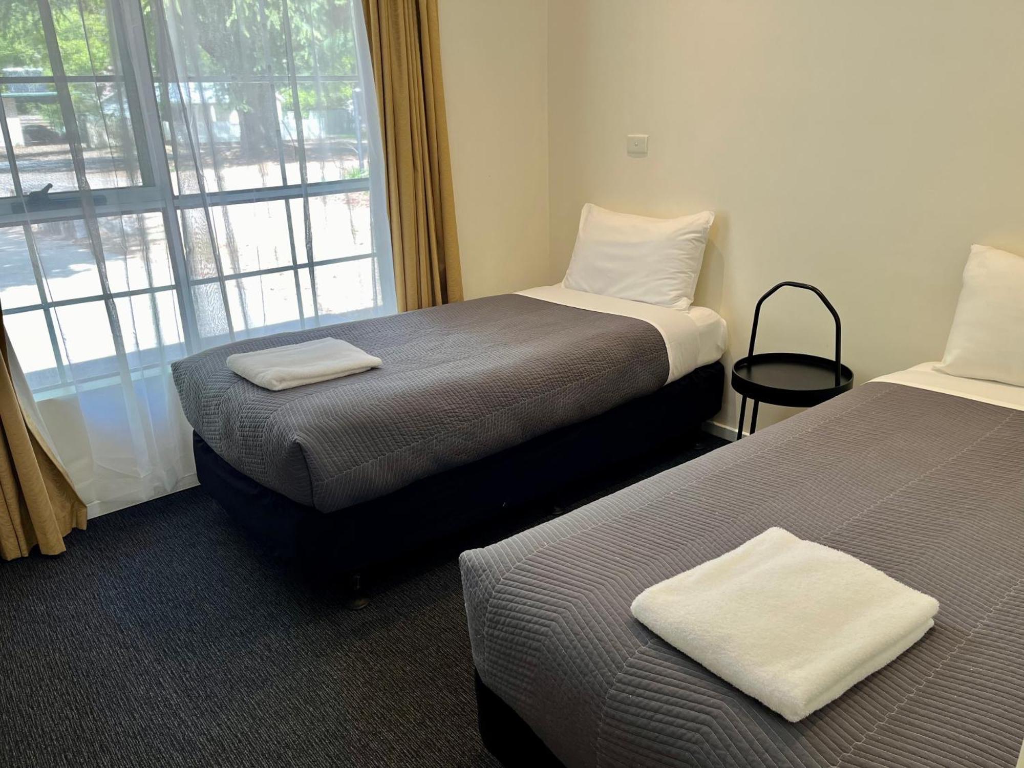 Avenue Motor Motel 3*